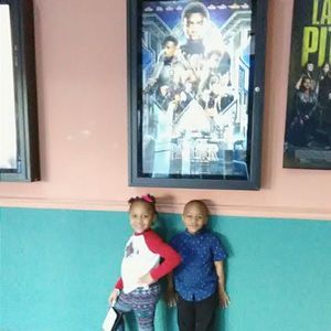 Meet your Posher, Lorie